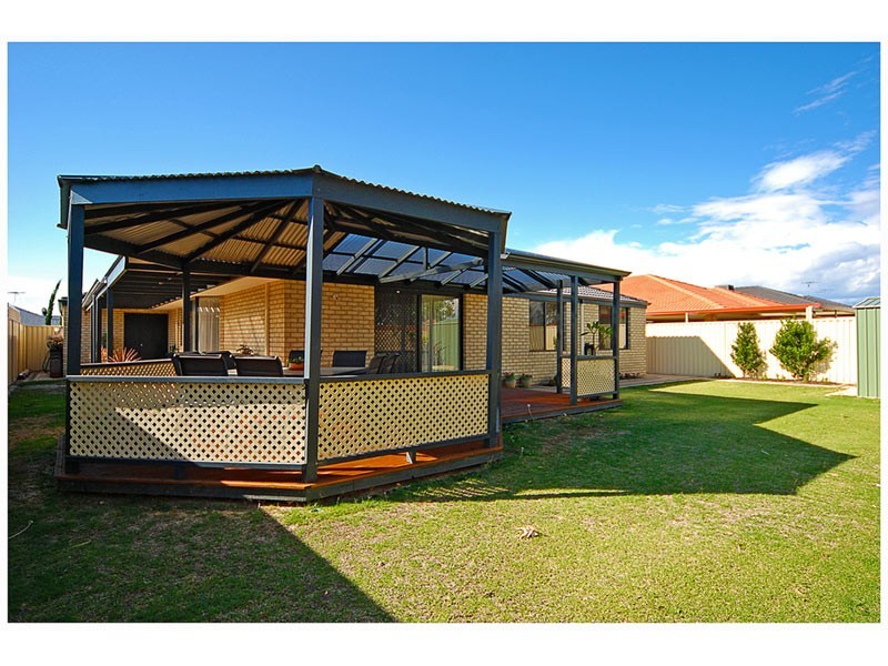 61 Jindare Loop, Carramar WA 6031