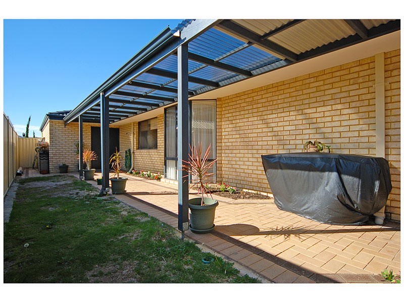 61 Jindare Loop, Carramar WA 6031