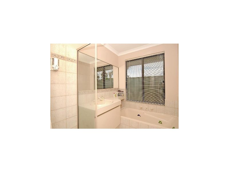 30  Balladong Loop, Carramar WA 6031