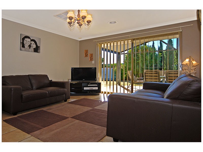 27 Eastleigh Loop, Currambine WA 6028