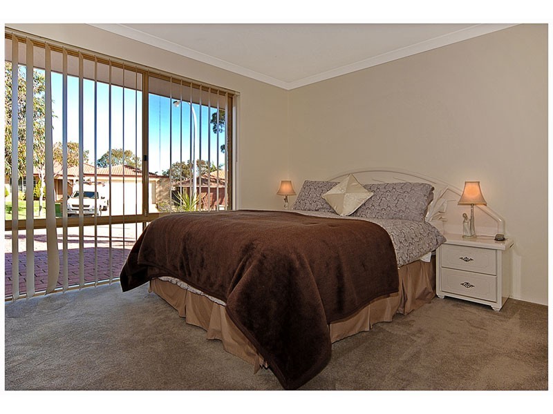 27 Eastleigh Loop, Currambine WA 6028