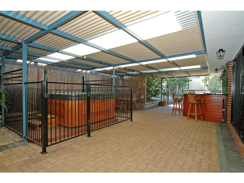 42 Monaltrie Loop, Carramar WA 6031