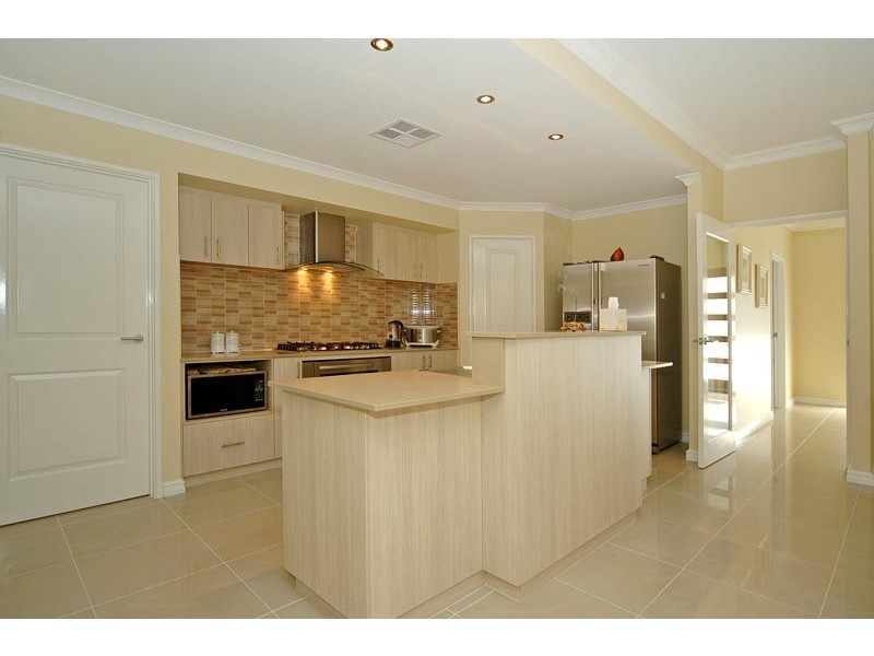 194 Golf Links Drive, Carramar WA 6031