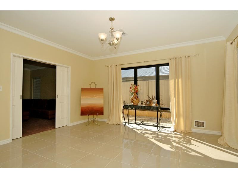 194 Golf Links Drive, Carramar WA 6031