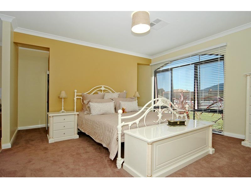 194 Golf Links Drive, Carramar WA 6031