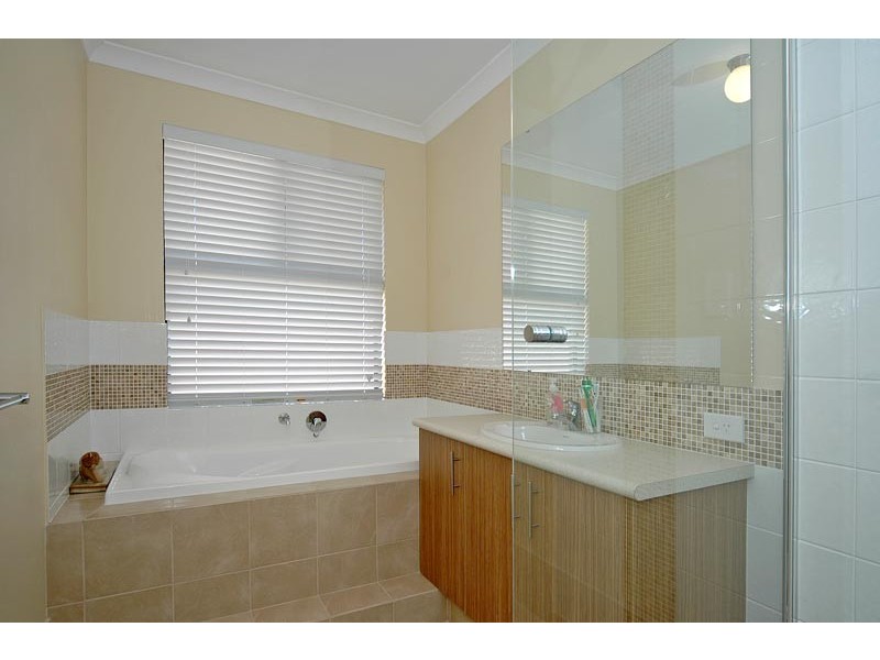 194 Golf Links Drive, Carramar WA 6031