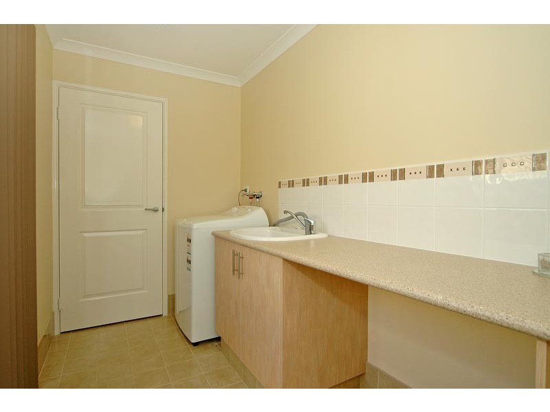 194 Golf Links Drive, Carramar WA 6031