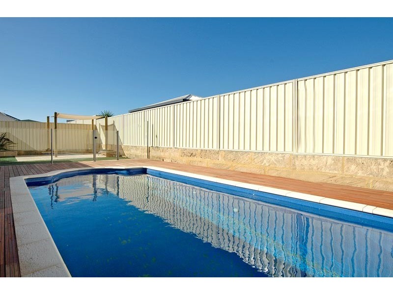 194 Golf Links Drive, Carramar WA 6031