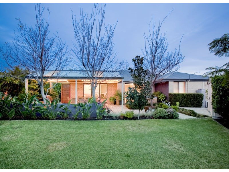 5 Belhus Ct, Tapping WA 6065