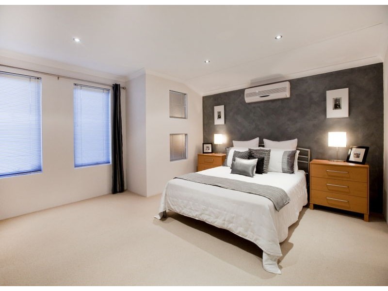 5 Belhus Ct, Tapping WA 6065