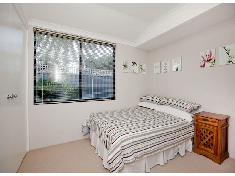 5 Belhus Ct, Tapping WA 6065