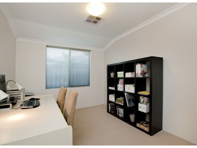 5 Belhus Ct, Tapping WA 6065