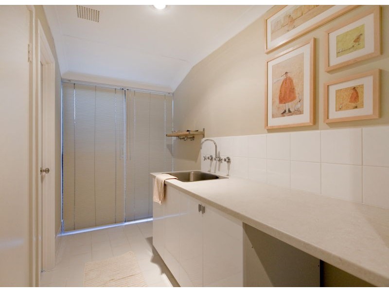 5 Belhus Ct, Tapping WA 6065