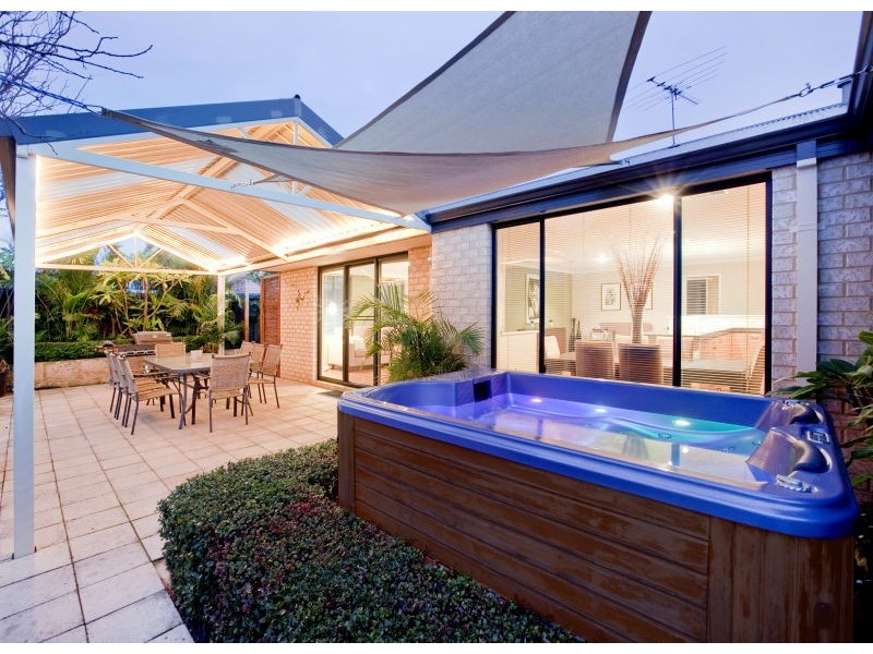 5 Belhus Ct, Tapping WA 6065