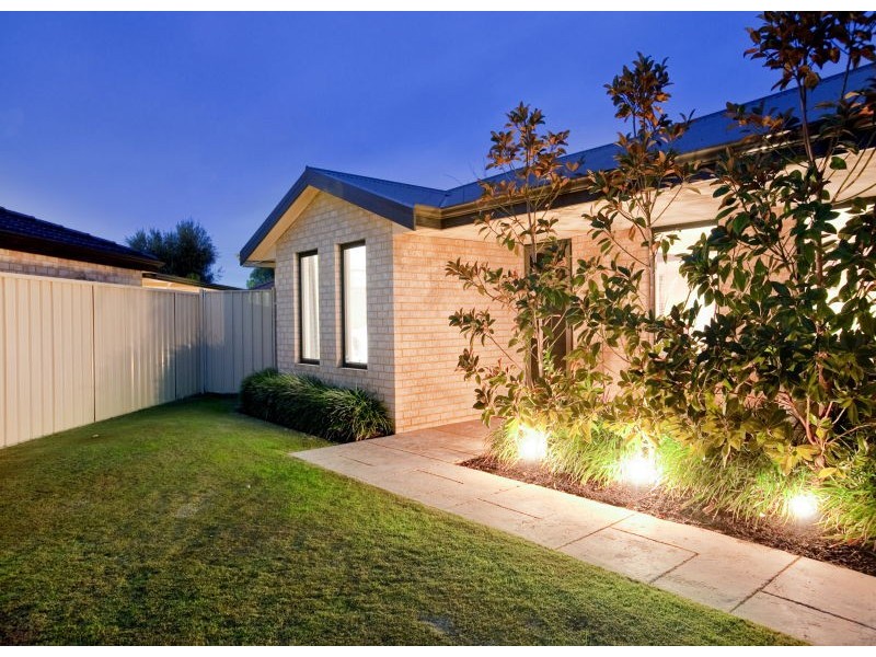 5 Belhus Ct, Tapping WA 6065