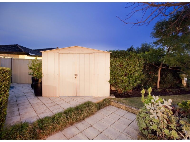 5 Belhus Ct, Tapping WA 6065