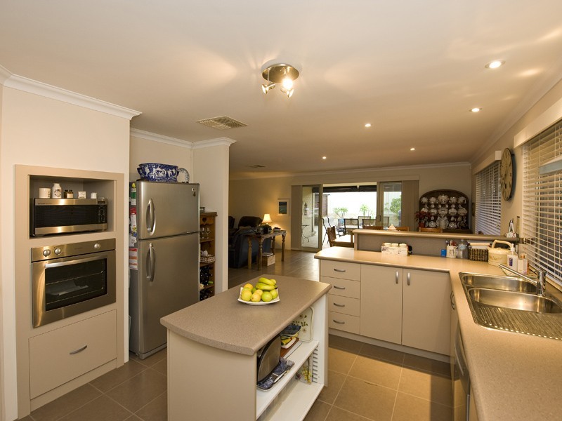11 Naismith Road, Tapping WA 6065