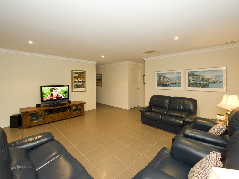 11 Naismith Road, Tapping WA 6065