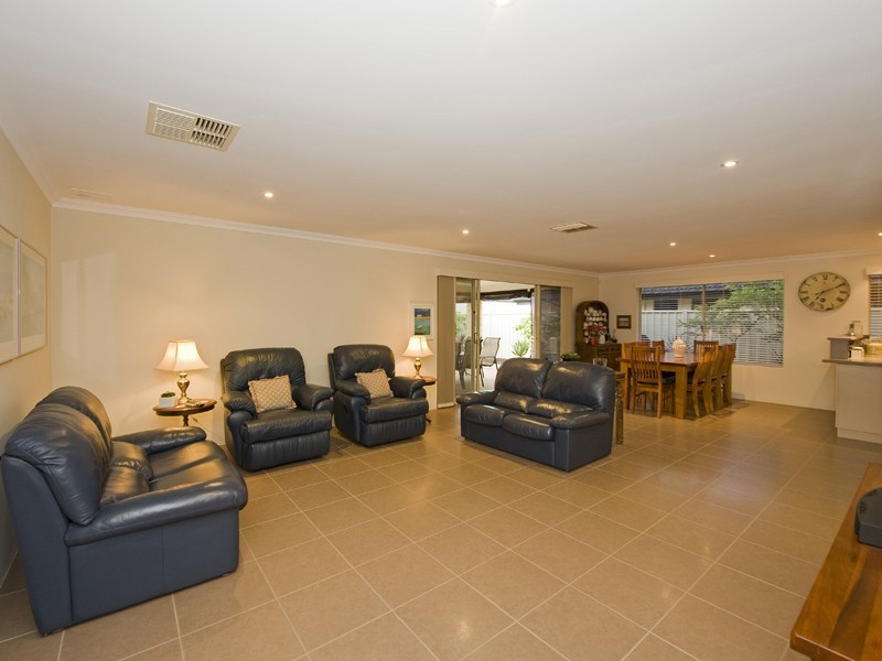 11 Naismith Road, Tapping WA 6065