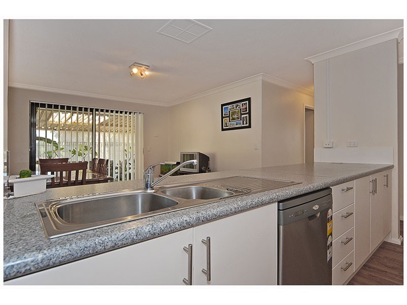 6 Gallop Close, Heathridge WA 6027