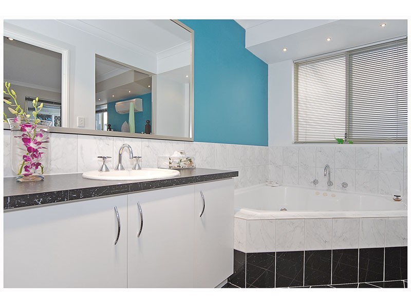 127 St Barnabas Boulevard, Quinns Rocks WA 6030