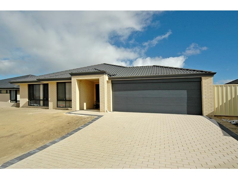 18 Collanda Circuit, Carramar WA 6031