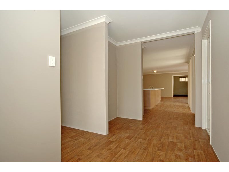 18 Collanda Circuit, Carramar WA 6031