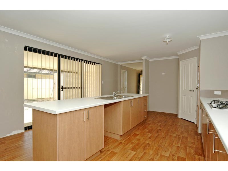 18 Collanda Circuit, Carramar WA 6031