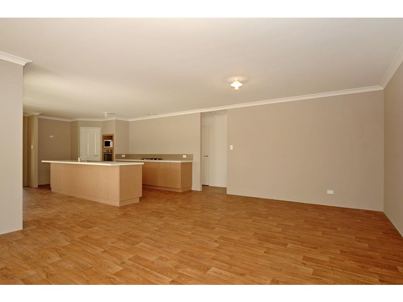 18 Collanda Circuit, Carramar WA 6031