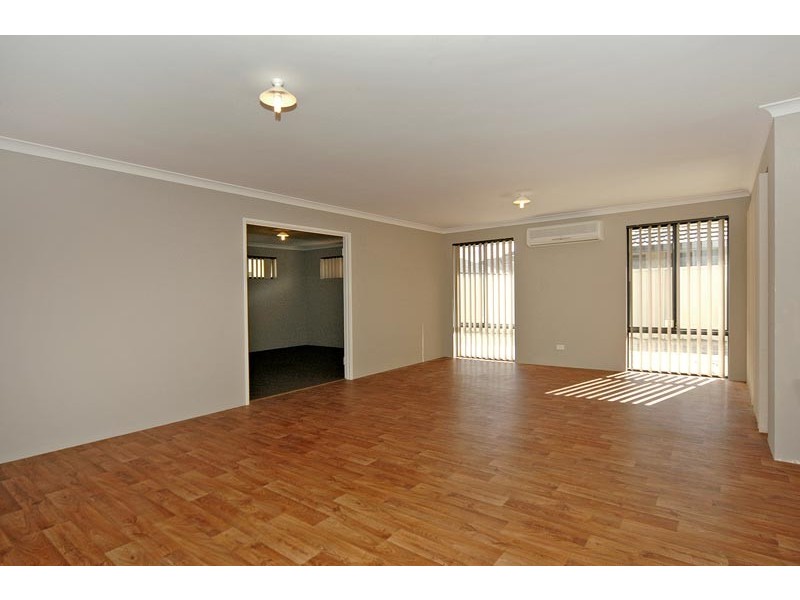 18 Collanda Circuit, Carramar WA 6031