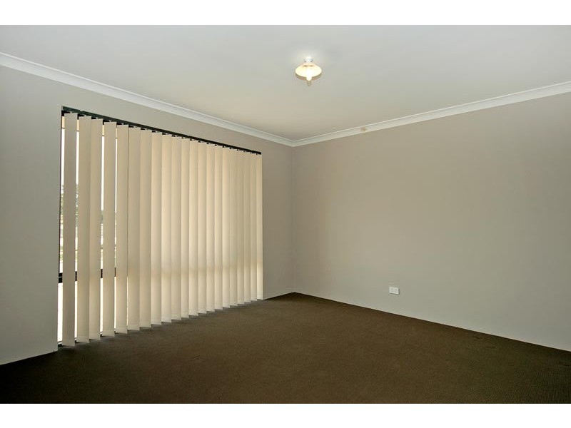 18 Collanda Circuit, Carramar WA 6031