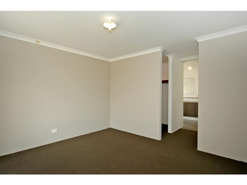 18 Collanda Circuit, Carramar WA 6031
