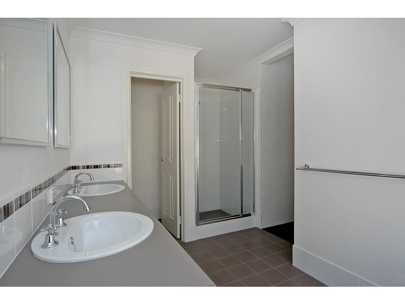 18 Collanda Circuit, Carramar WA 6031