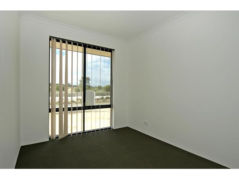18 Collanda Circuit, Carramar WA 6031