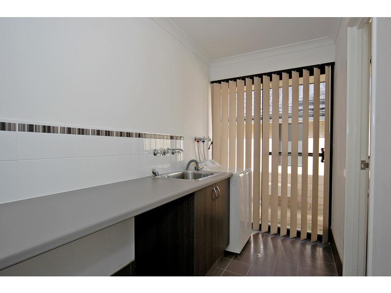 18 Collanda Circuit, Carramar WA 6031