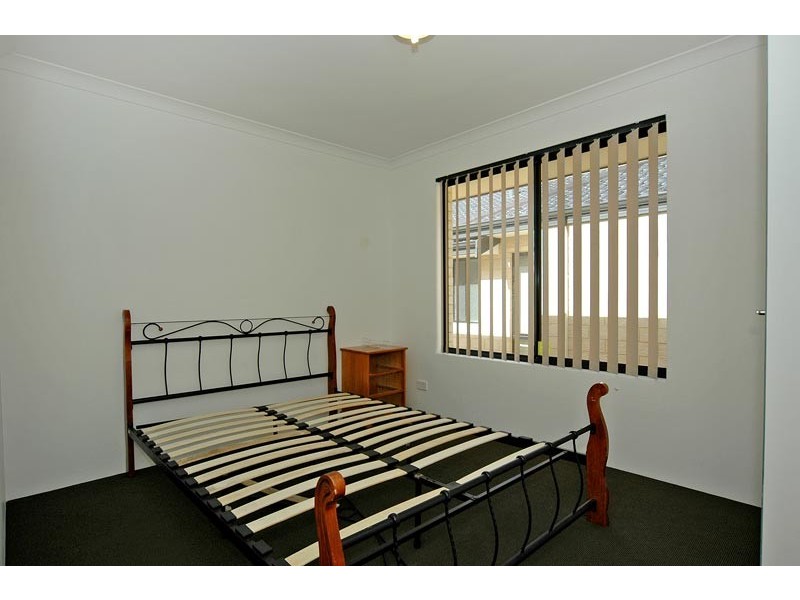 18 Collanda Circuit, Carramar WA 6031