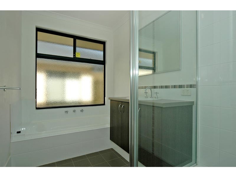 18 Collanda Circuit, Carramar WA 6031