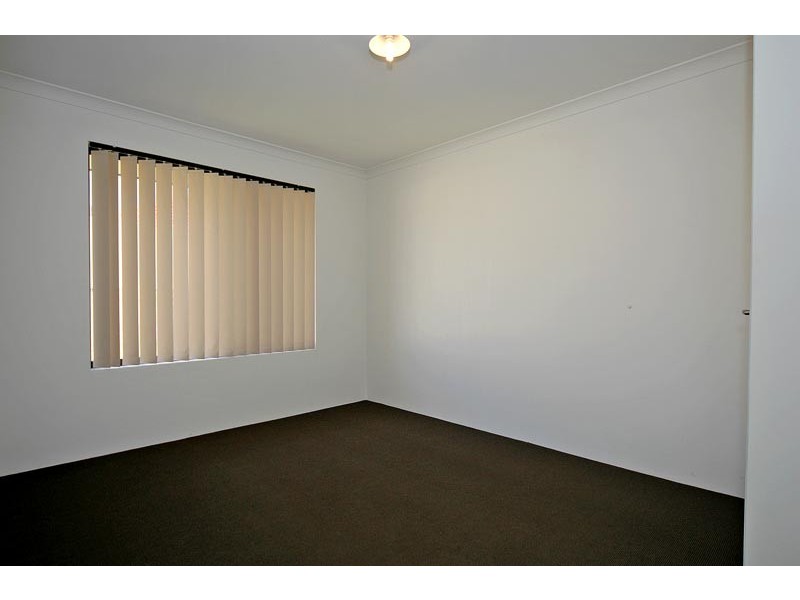 18 Collanda Circuit, Carramar WA 6031
