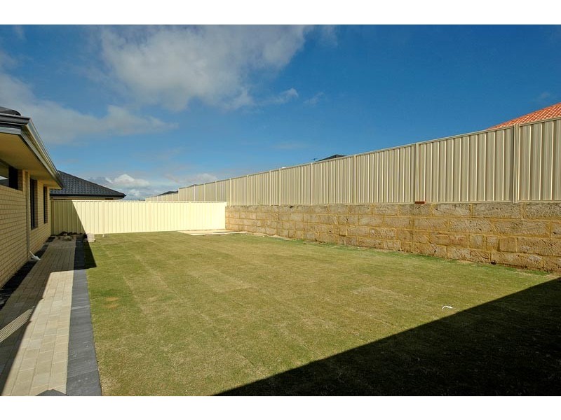 18 Collanda Circuit, Carramar WA 6031