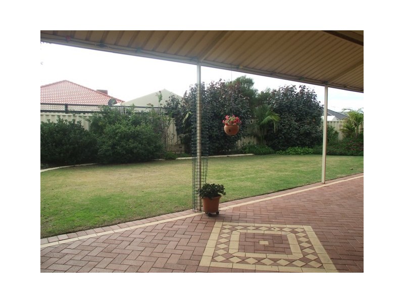 39 Houghton Drive, Carramar WA 6031