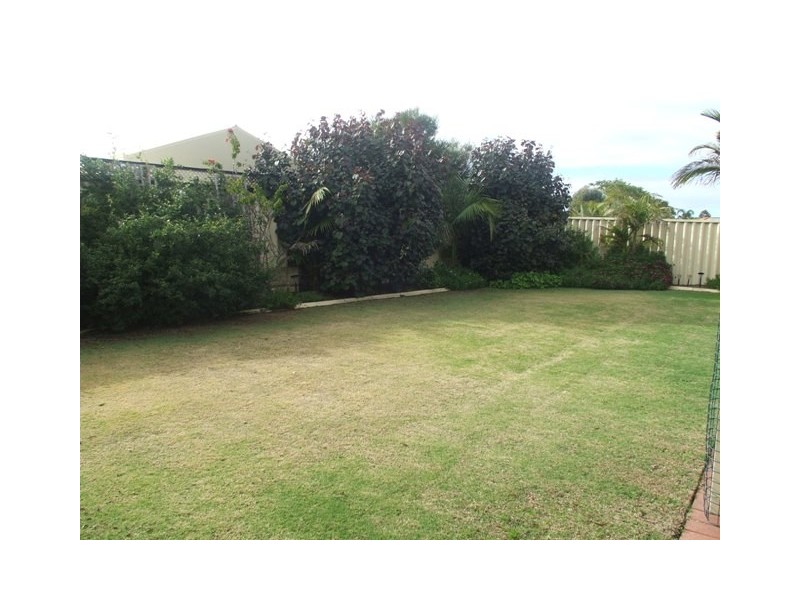 39 Houghton Drive, Carramar WA 6031