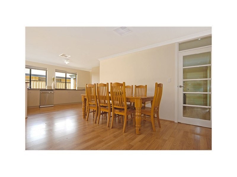 15  Rocklands Loop, Carramar WA 6031