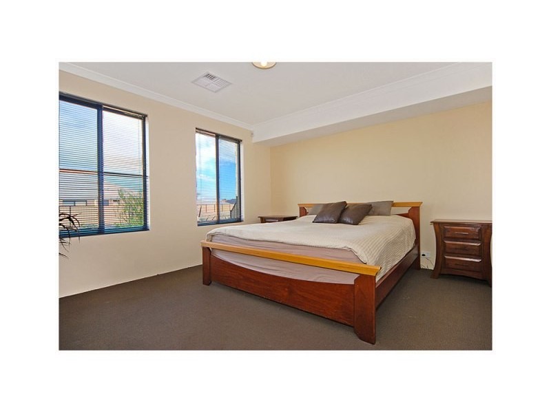 15  Rocklands Loop, Carramar WA 6031