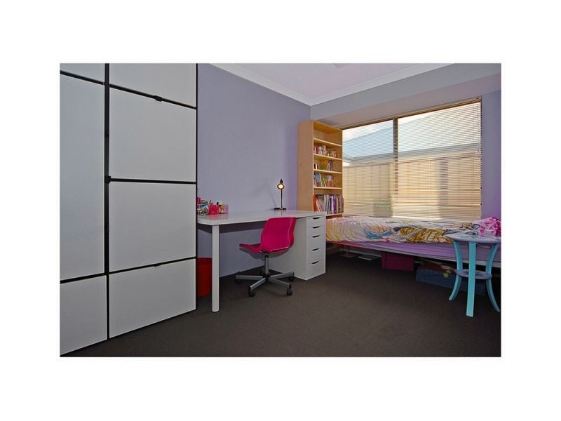 15  Rocklands Loop, Carramar WA 6031