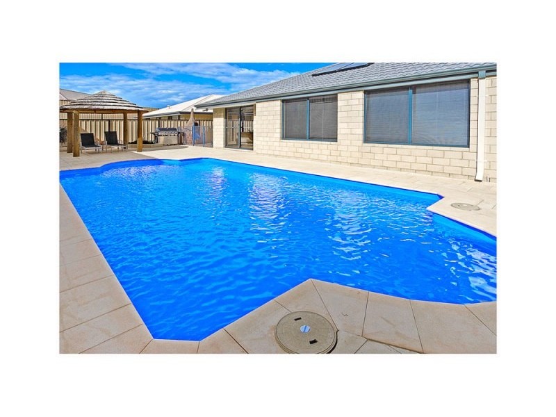 15  Rocklands Loop, Carramar WA 6031