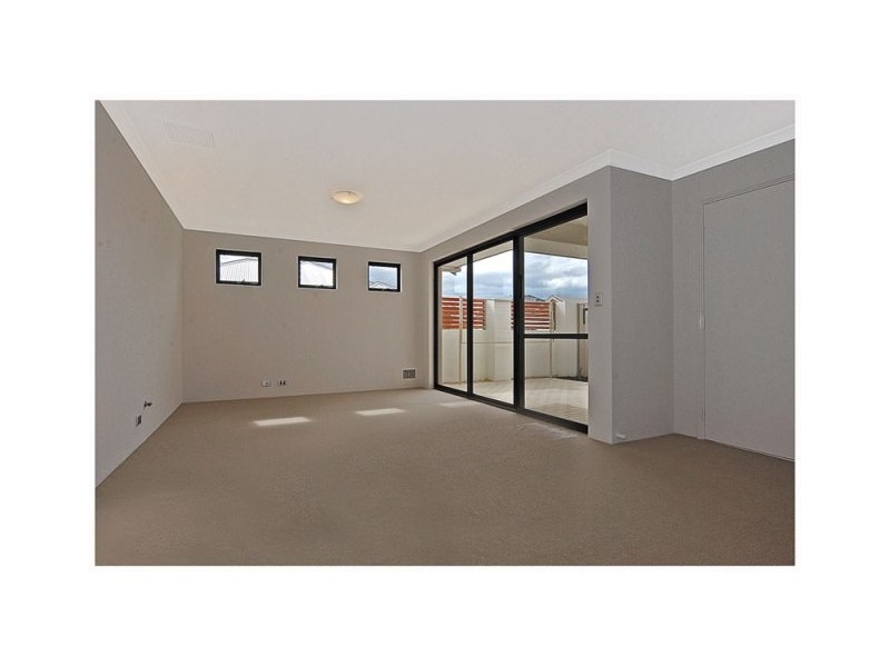 4/15 Crosthwait Circle, Tapping WA 6065