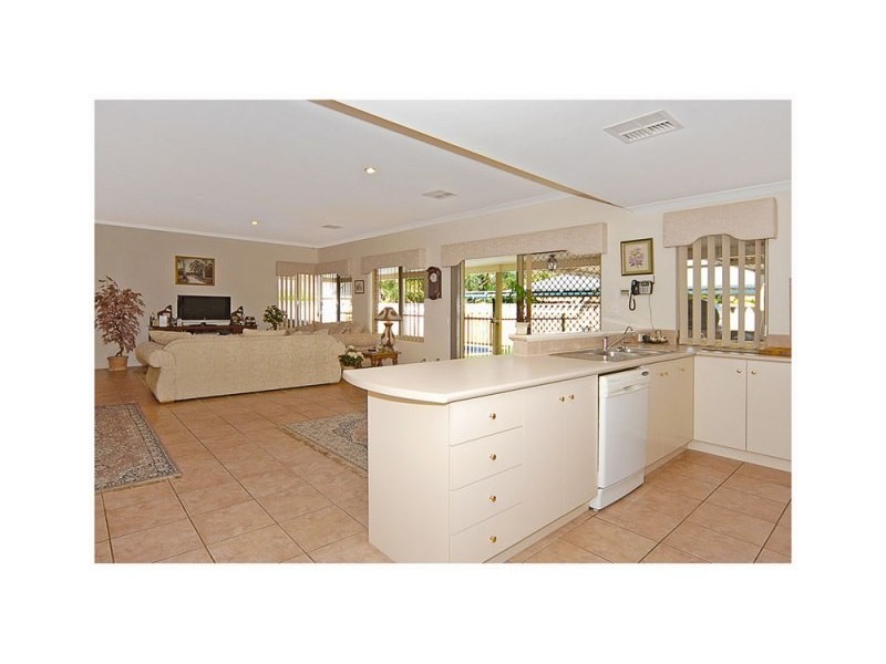 38 Clarafield Meander, Tapping WA 6065