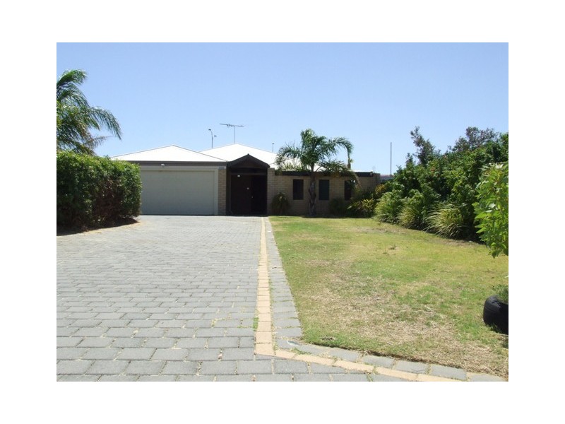 18 Retreat Green, Banksia Grove WA 6031