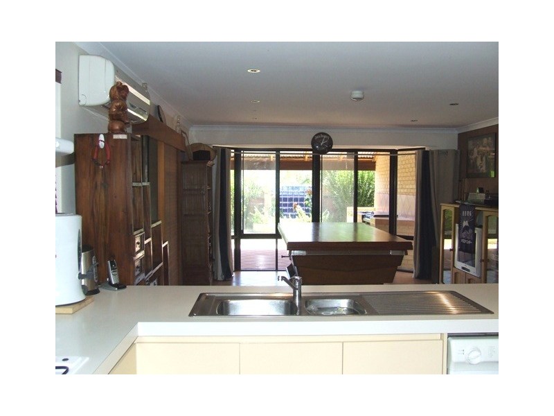 18 Retreat Green, Banksia Grove WA 6031