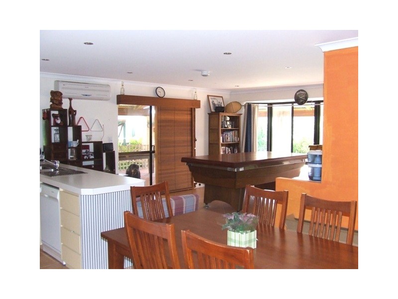 18 Retreat Green, Banksia Grove WA 6031